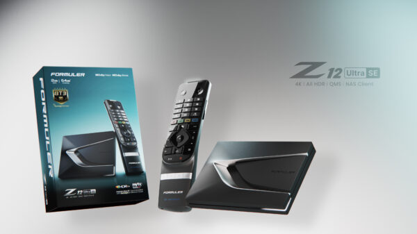 Formuler Z12 Ultra SE met BT3-afstandsbediening naast de verpakking